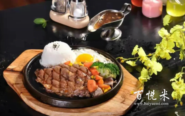 吃牛排時(shí)，為何盤(pán)內(nèi)總放一個(gè)生雞蛋，原來(lái)也有這作用，第一次了解